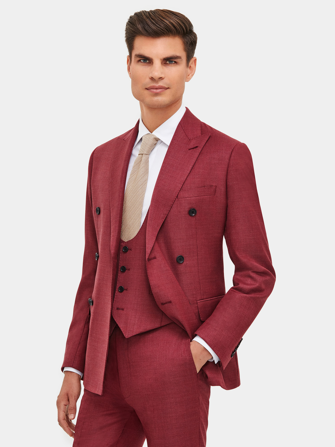 Decoding Lapel Styles: Notch vs. Peak - Making a Statement in Men's Fashion