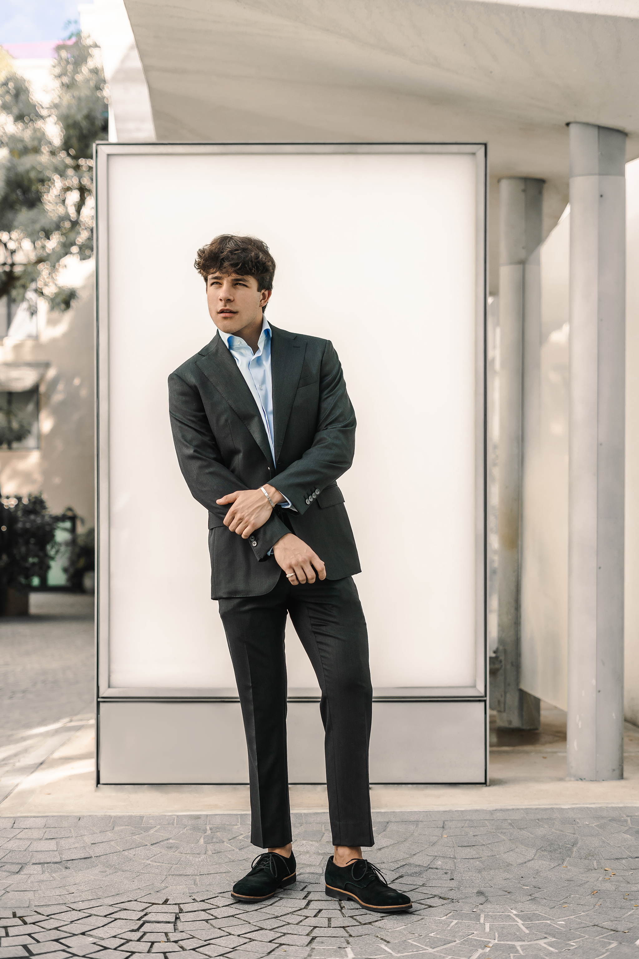Custom Tailored Suits: A Reflection of Personal Style and Craftsmanship
