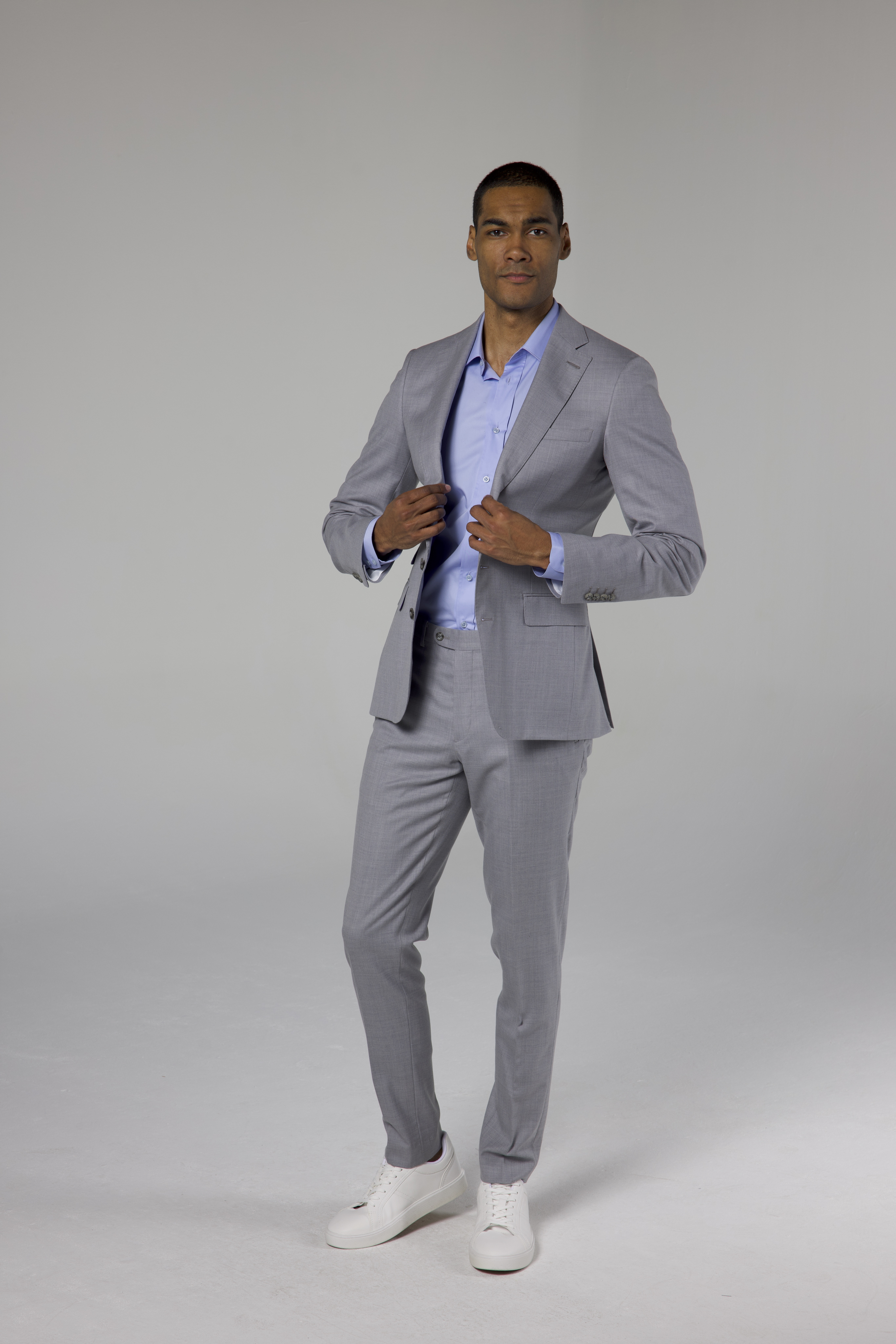 Behind the Scenes: The Craftsmanship of Luxury Custom Suits