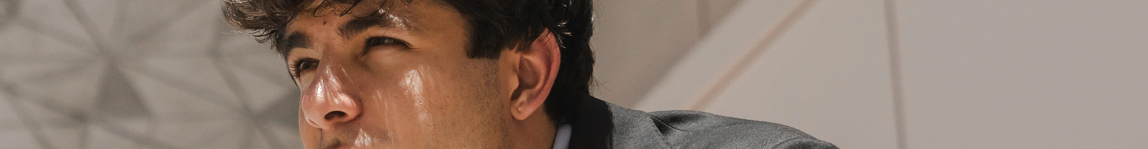 The Versatility of Custom Blazers: Dressing Up and Dressing Down with Style