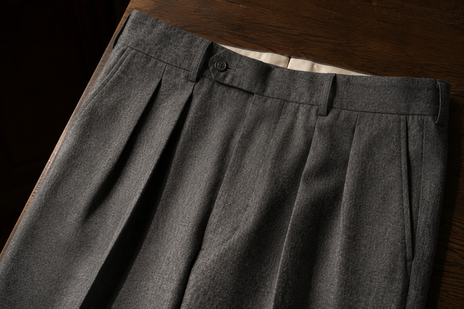 Double pleated trousers
