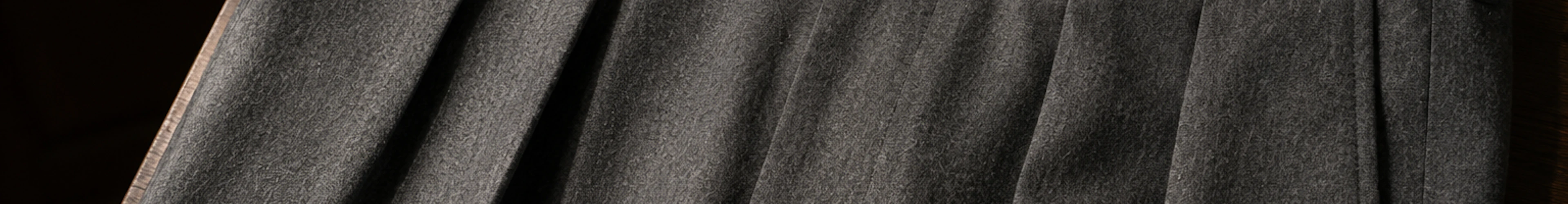 Double pleated trousers