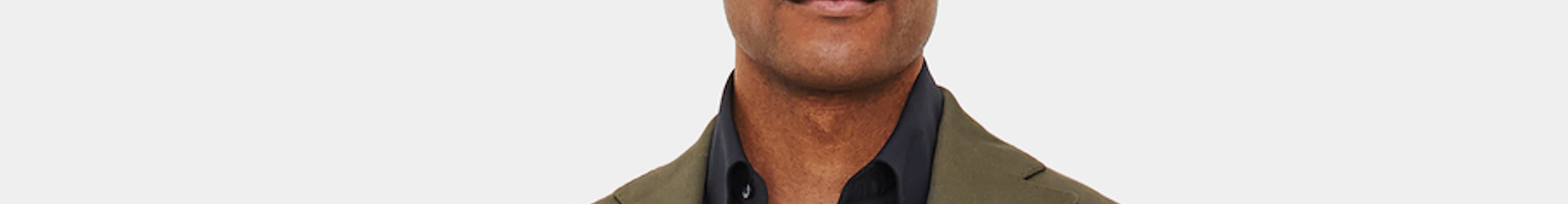 Single vs. Double-Breasted Suits: Which Style is Right for You?