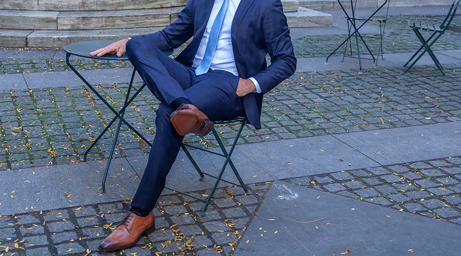 casual dress shoes with suit 5 Black Leather Dress Shoes Outfits for Men