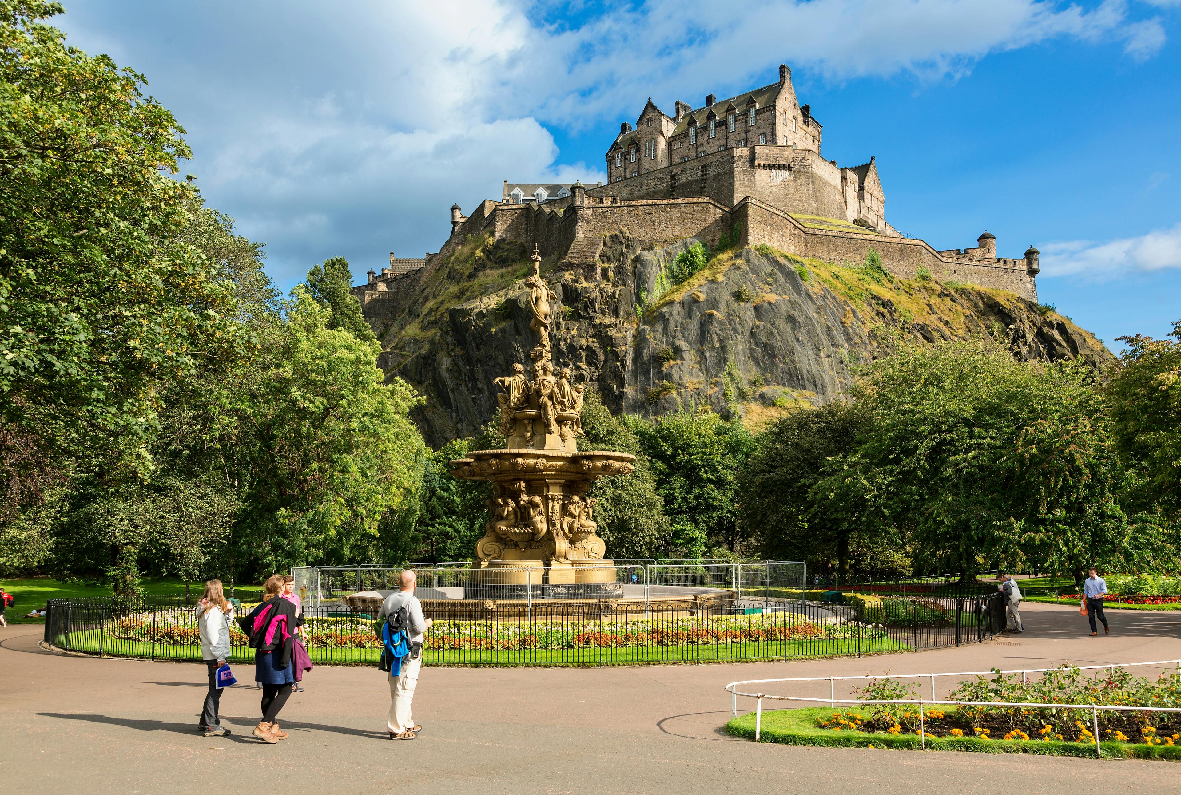 Edinburgh castle and Ross fountain