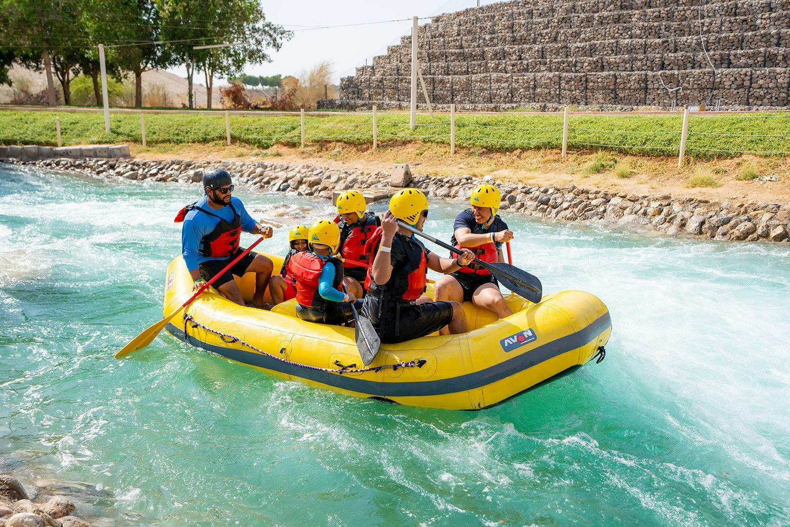 River rafting vs. artificial river rafting