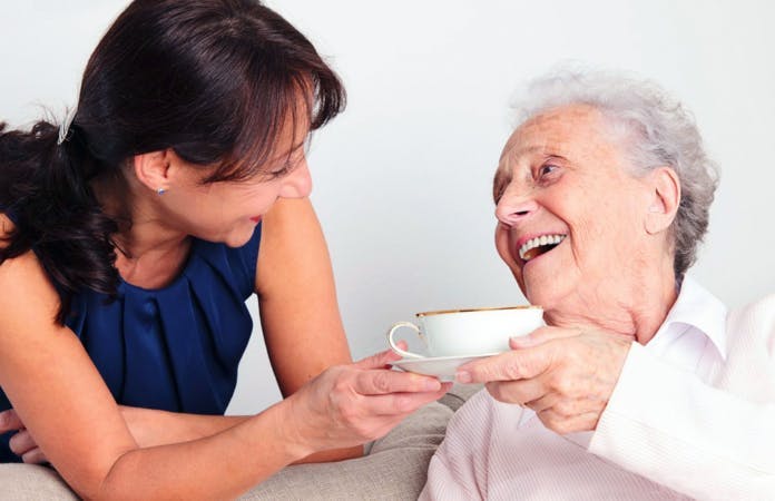 Le mansioni della badante per l'assistenza agli anziani