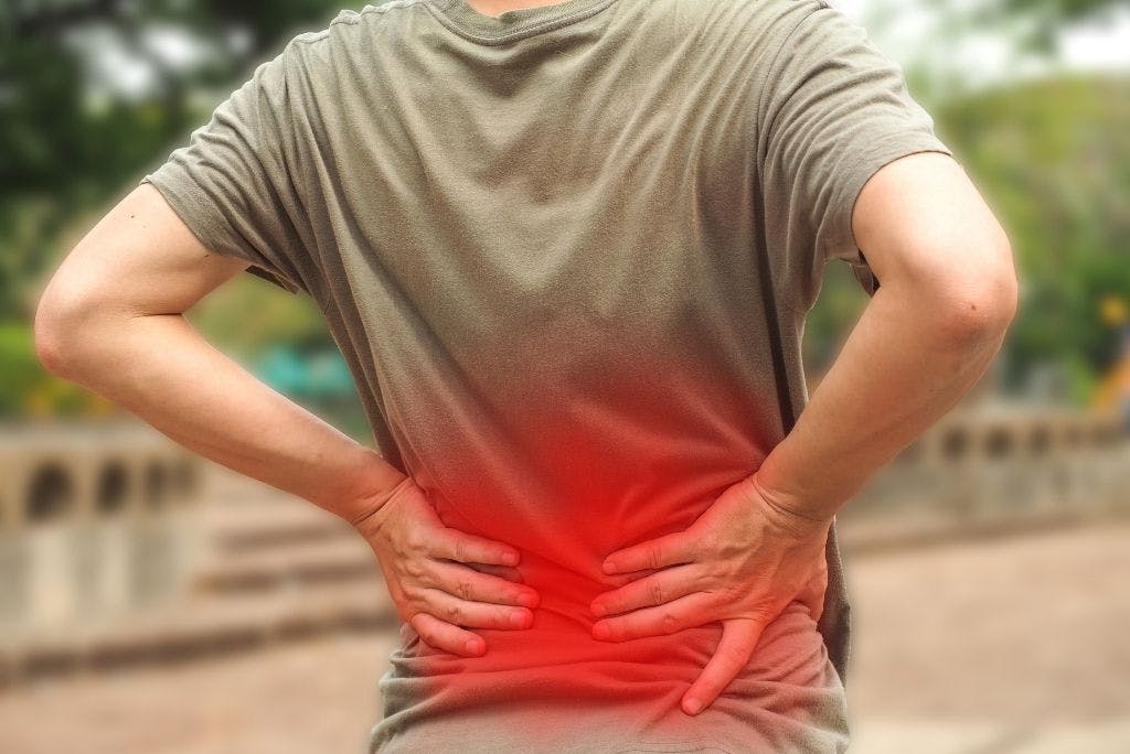 Mal di schiena: le principali cause e i rimedi