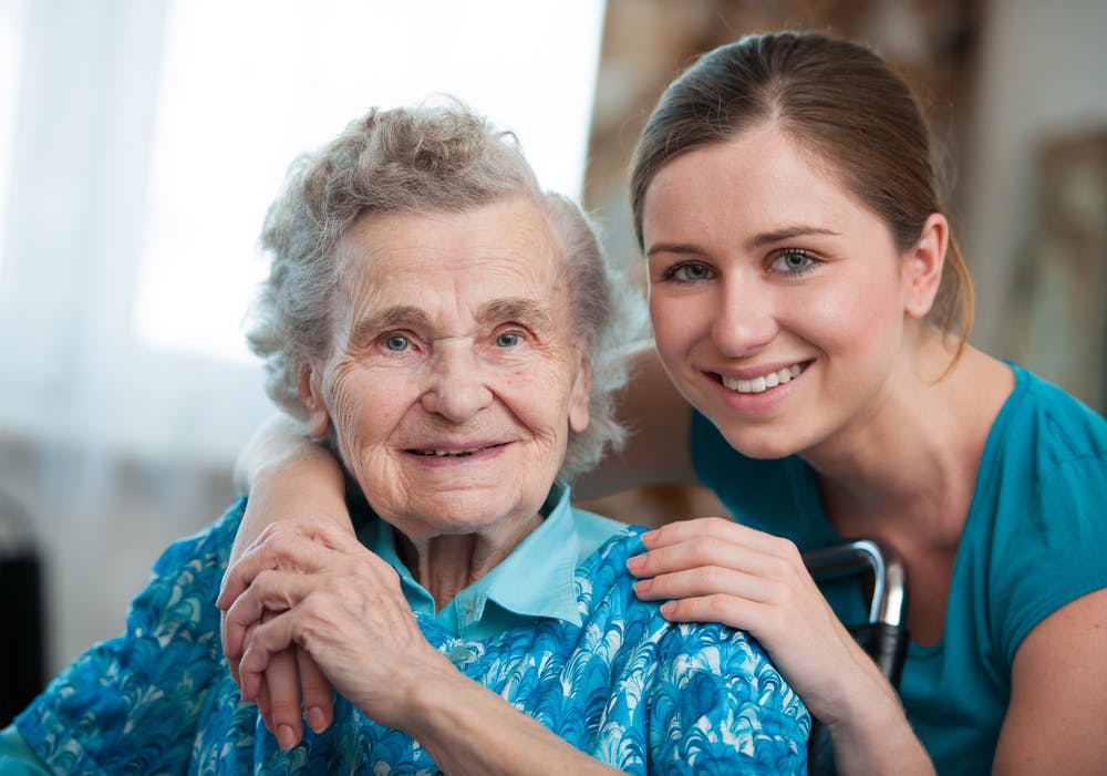 Come scegliere la migliore assistenza a domicilio per anziani?