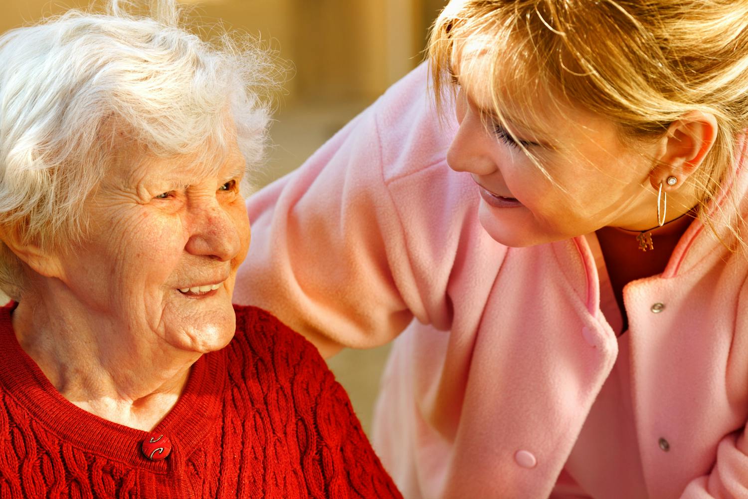 Assistenza anziani a domicilio: l'assunzione della badante