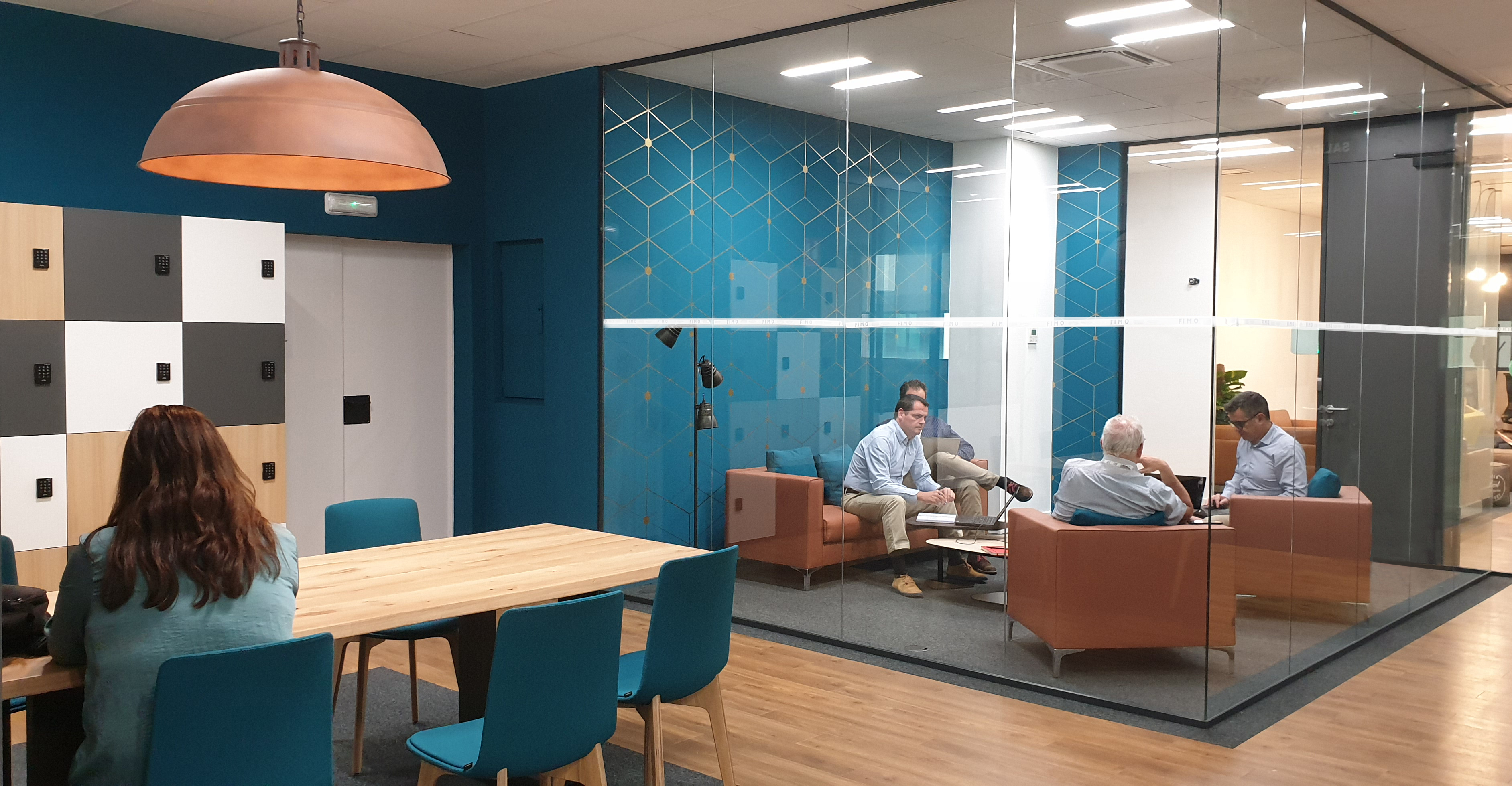 Création d'espaces collaboratifs chaleureux favorisant les échanges