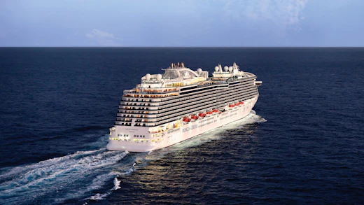 Princess Cruises fartyg Royal Princess, kryssandes till havs.