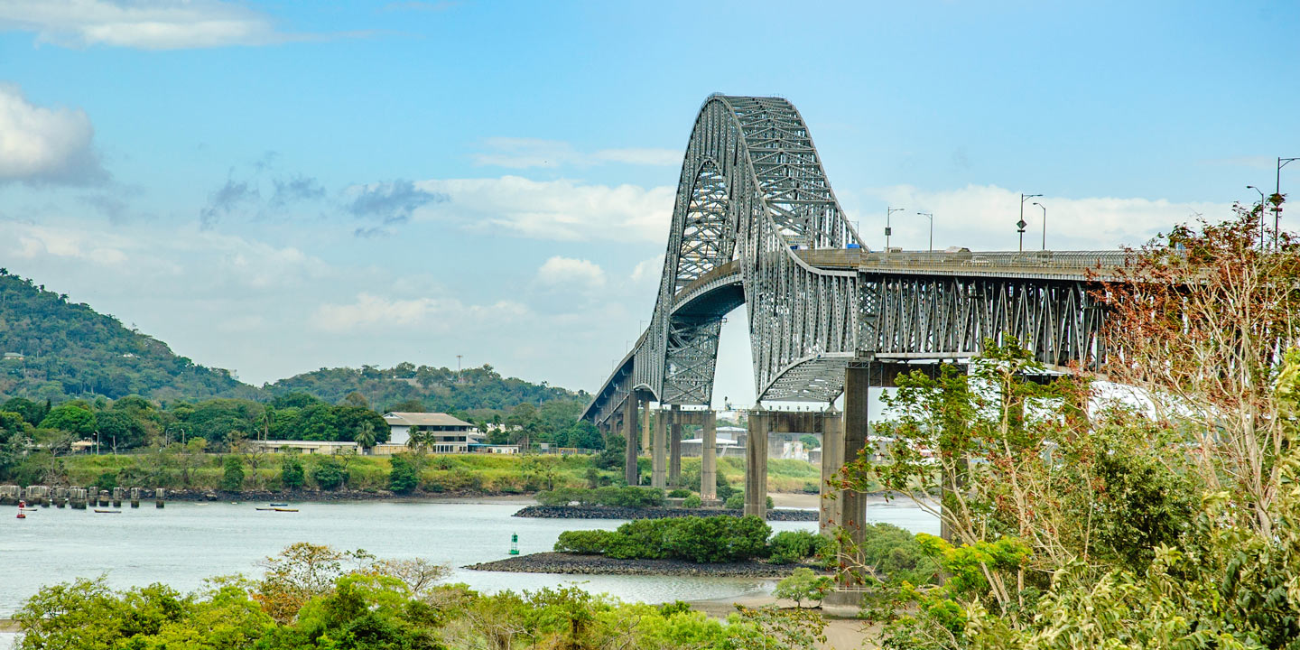 The Bridge of the Americas, vid Panamakanalens mynning i Stilla havet.
