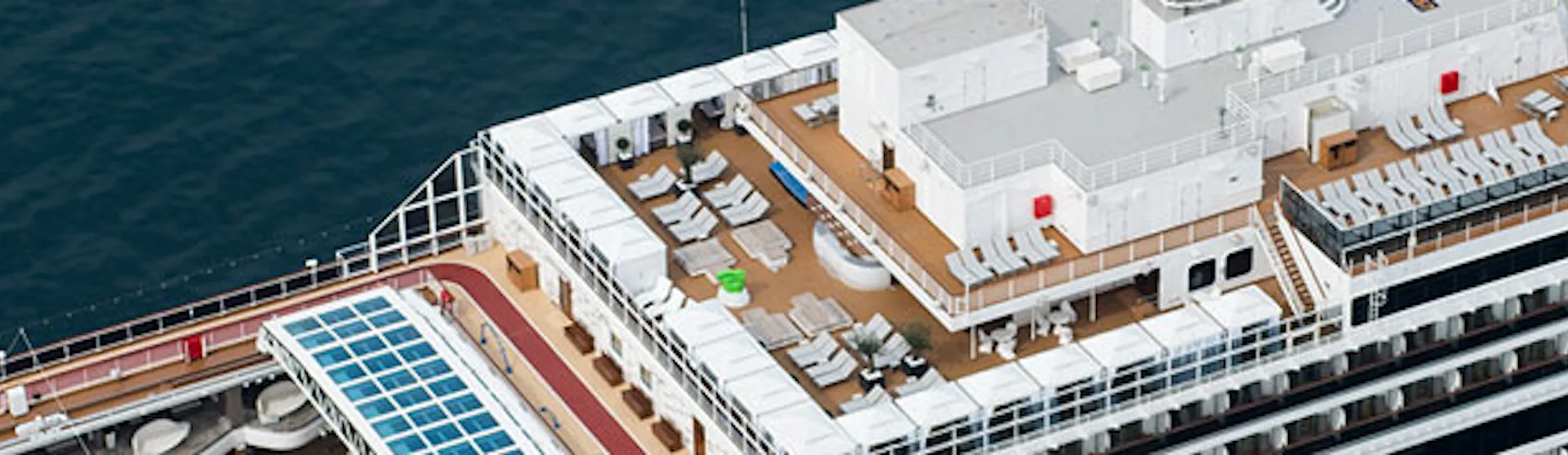 Holland America Lines fartyg Koningsdam sett ovanifrån.