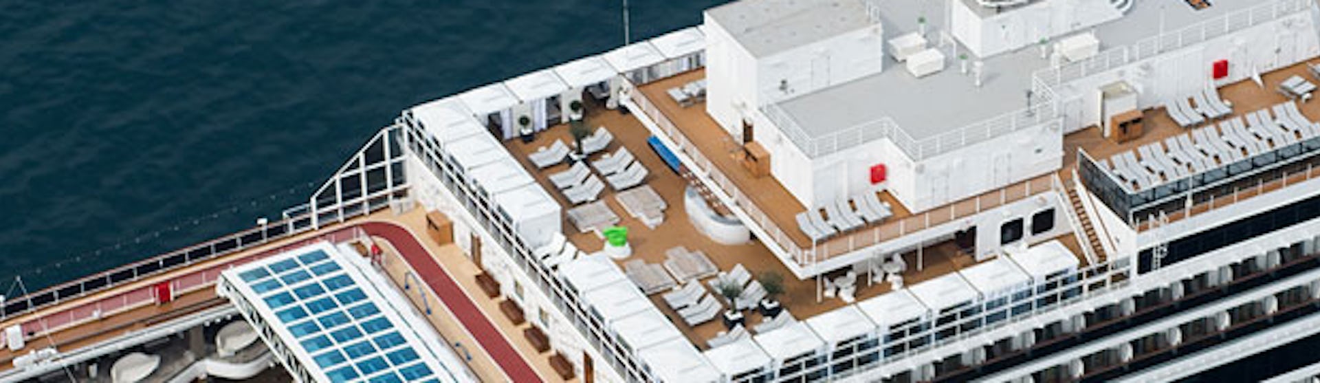 Holland America Lines fartyg Koningsdam sett ovanifrån.