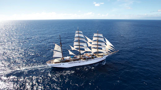 Seglingsfartyget Sea Cloud II ute till havs.