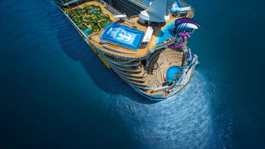 Flygfoto över aktern på kryssningsfartyget Harmony of the Seas.