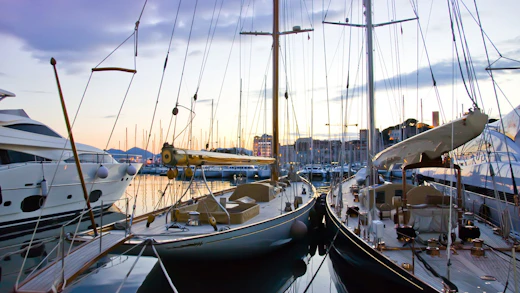 Småbåtshamn i Cannes på Franska Rivieran.