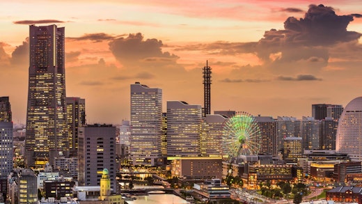 Solnedgångsvy över Yokohama i Japan.