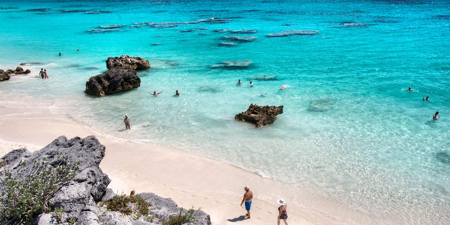 Rosa strand i Horseshoe Bay på Bermuda.