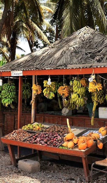 Typiska fruktstånd i Salalah i Oman.