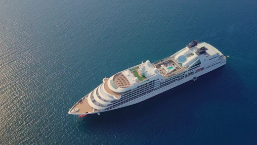 Fartyget Sojourn från rederiet Seabourn, sett ovanifrån.