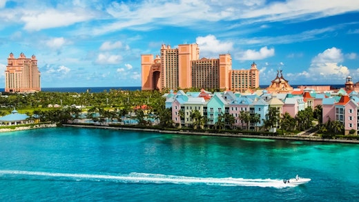 Färgglada hus i Nassau på Bahamas.