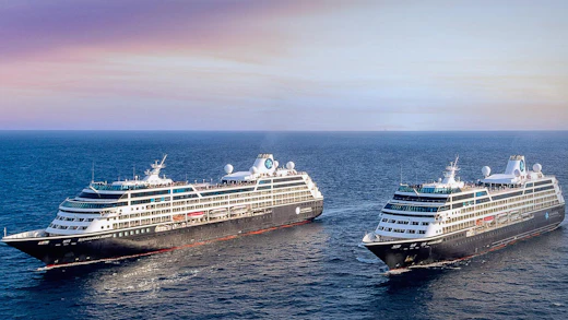Två av Azamaras fartyg ute till havs.