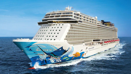 Norwegian Cruise Lines fartyg Escape, ute till havs.