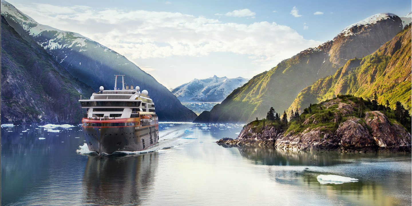 MS Roald Amundsen är världens första hybriddrivna expeditionsfartyg.