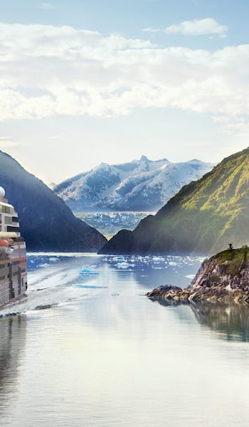 MS Roald Amundsen är världens första hybriddrivna expeditionsfartyg.