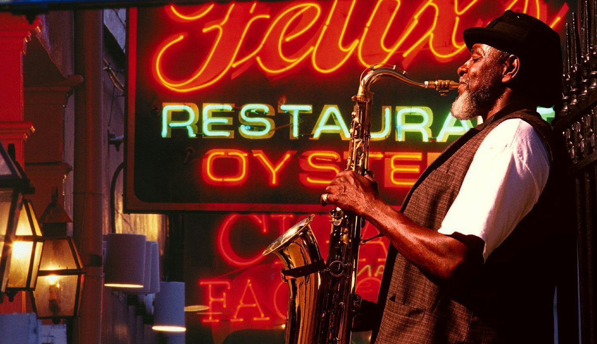 Saxofonist på Bourbon Street i New Orleans.