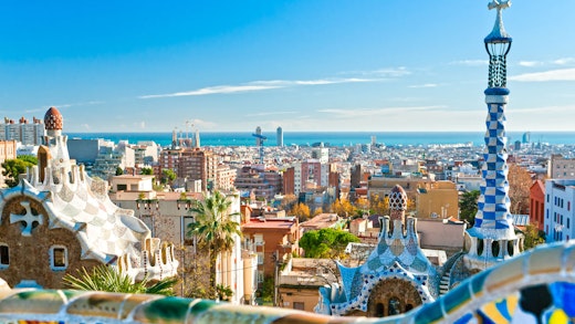 Solig vy över Barcelona i Spanien.