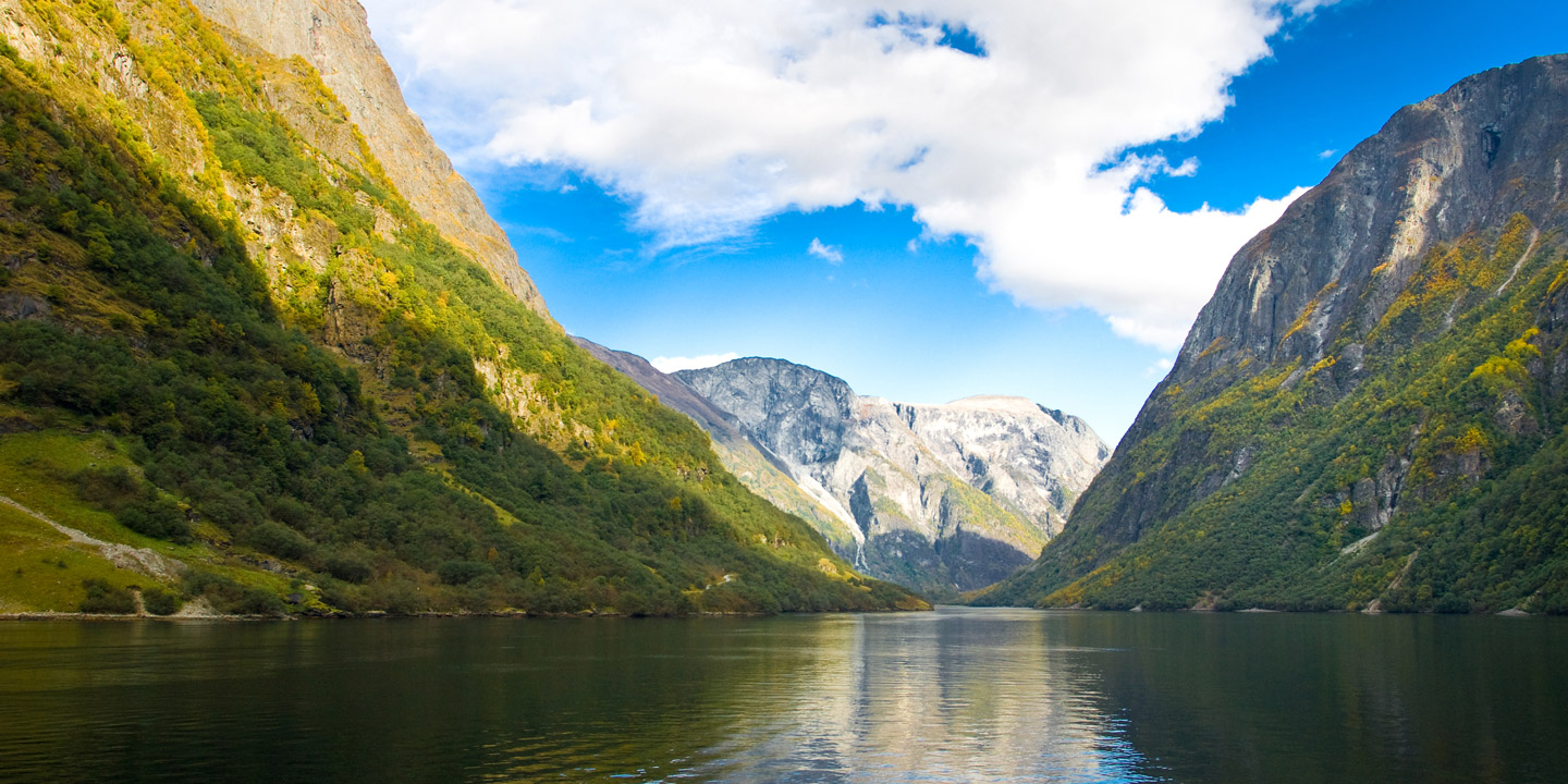 Vackert fjordlandskap i Norge.