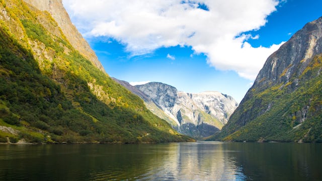 Vackert fjordlandskap i Norge.