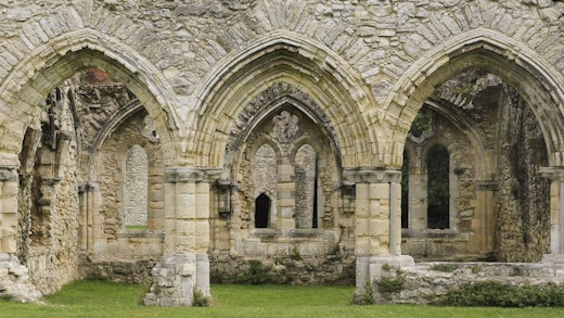 Ruinerna Netley Abbey i Southampton i England.