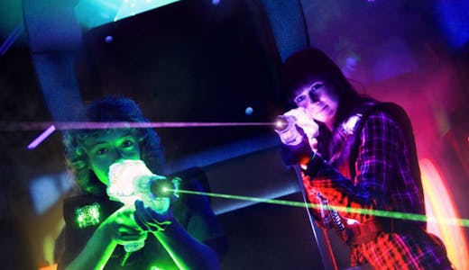Glow-in-the-dark laser tag ombord på Symphony of the Seas.
