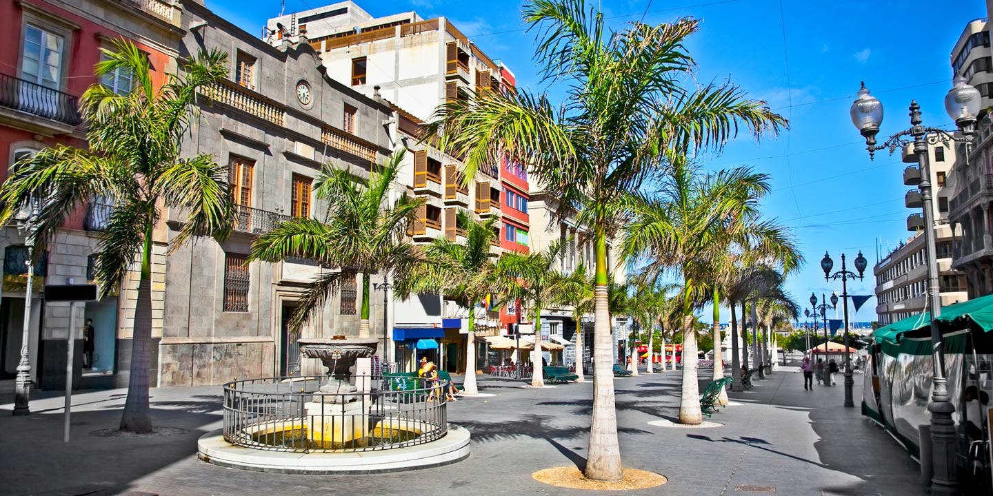 Huvudgatan i Santa Cruz på Teneriffa, Spanien.
