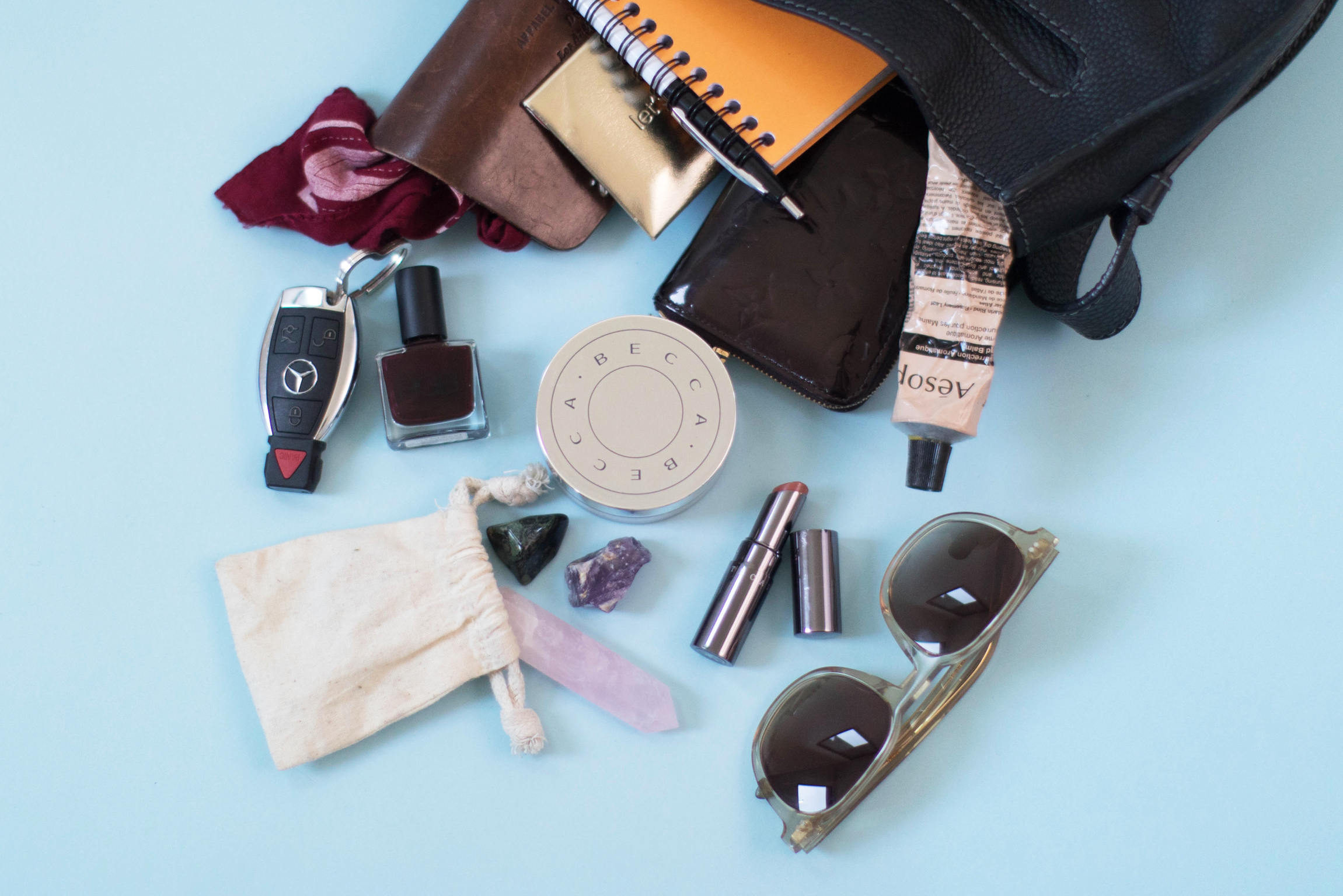 whatsinmybag_articlelandinghero_v1.jpg?auto=compress,format&rect=0,0,3420,1536&w=1140&h=512