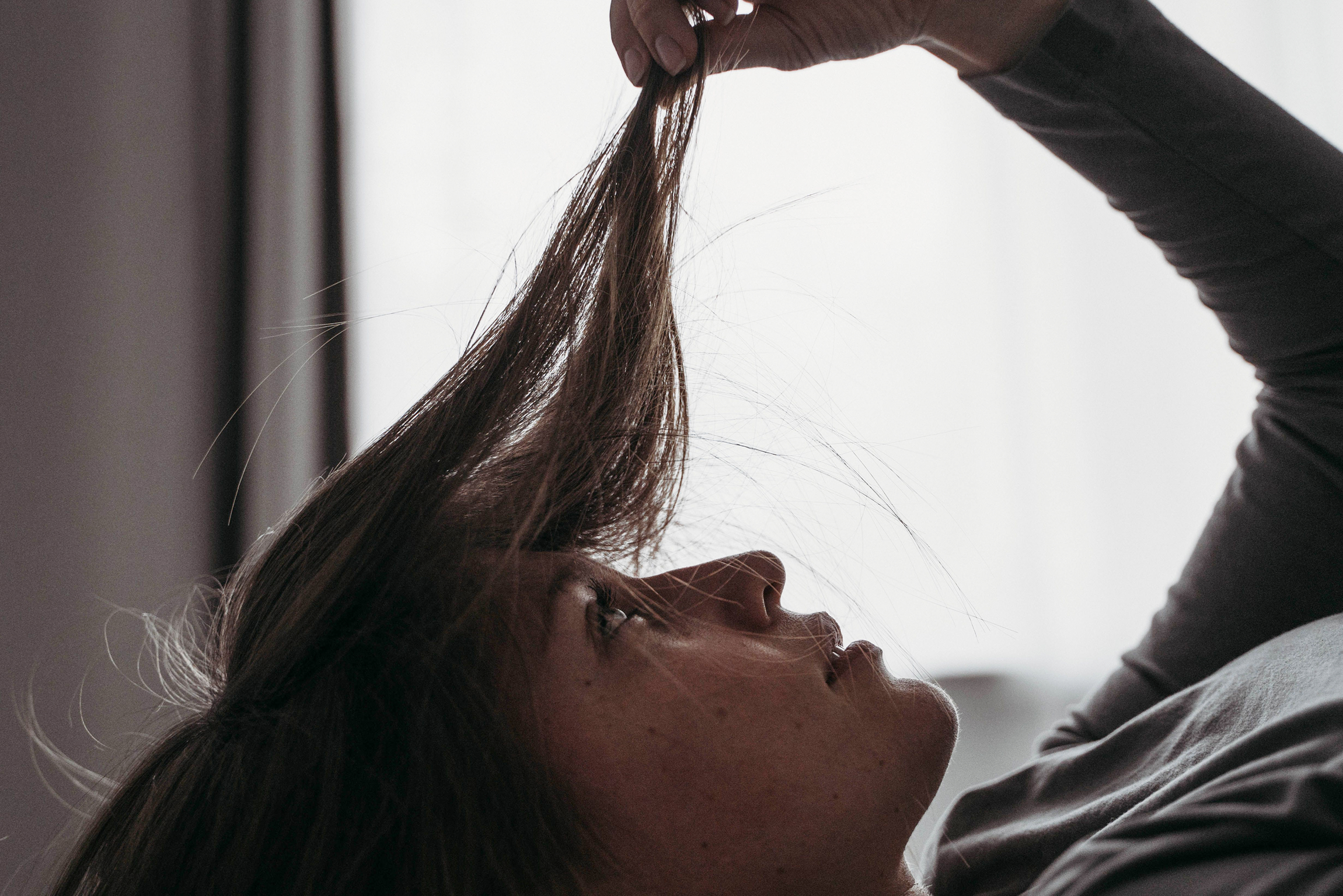 The First Signs of Hair Thinning Women Usually Miss