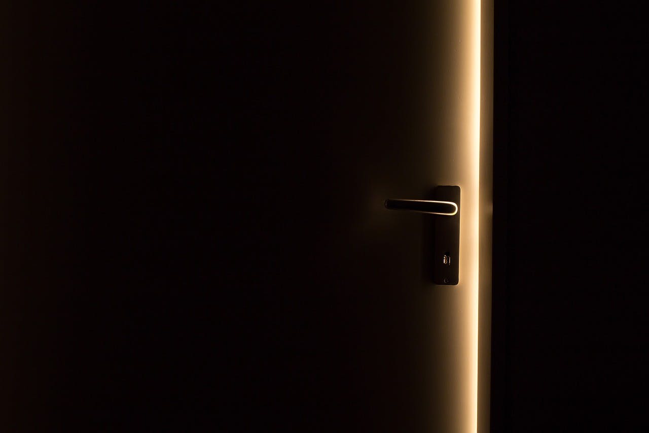 Porte entrouverte