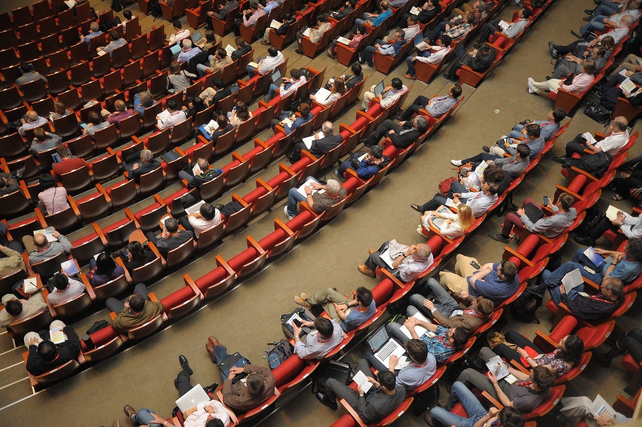 Vue d’un espace public de mairie, un lieu essentiel pour les citoyens et les associations