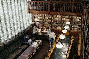 bibliothèque avec places à réserver