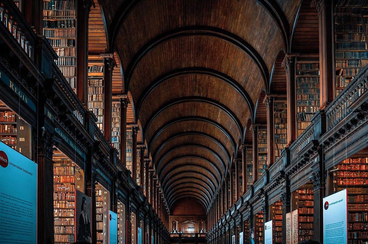 Bibliothèque universitaire équipée pour la réservation numérique