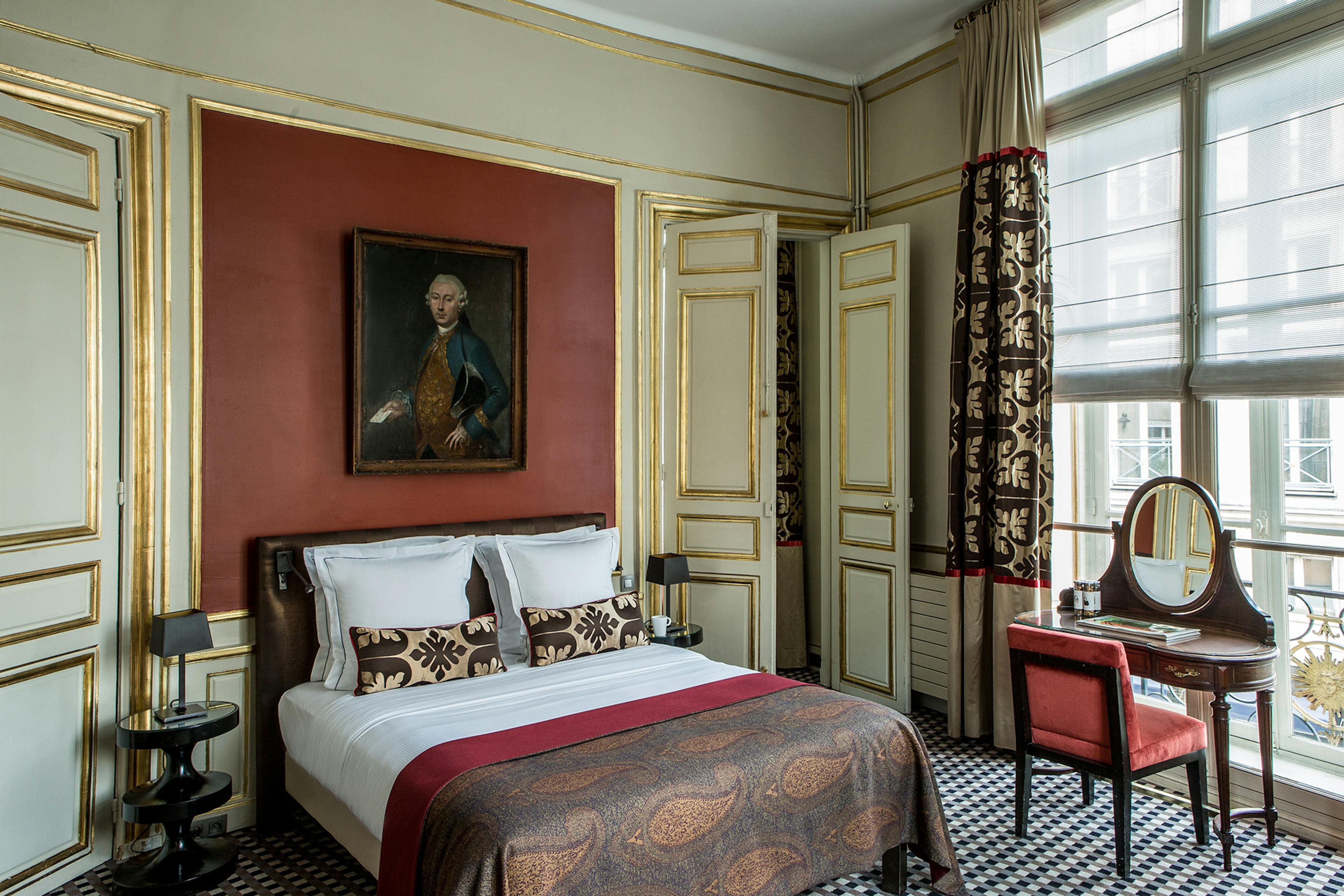 Hotel close to Arc de Triomphe in Paris
