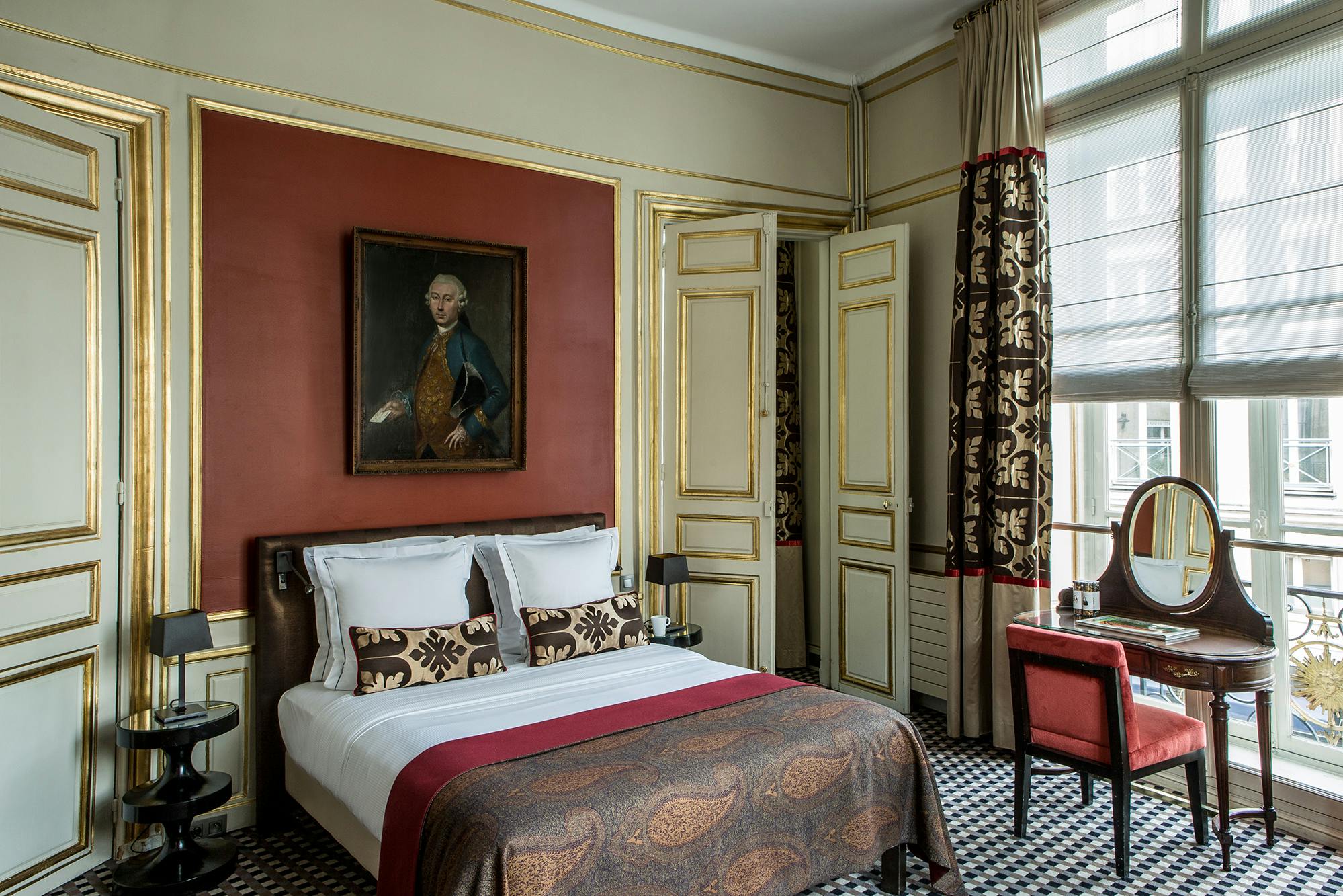 Hotel close to Arc de Triomphe in Paris