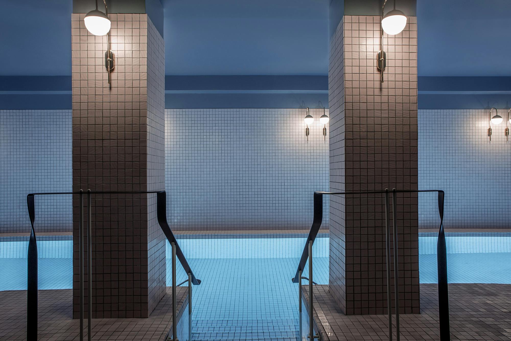 Hotel du Rond-Point des Champs-Elysées with swimming pool