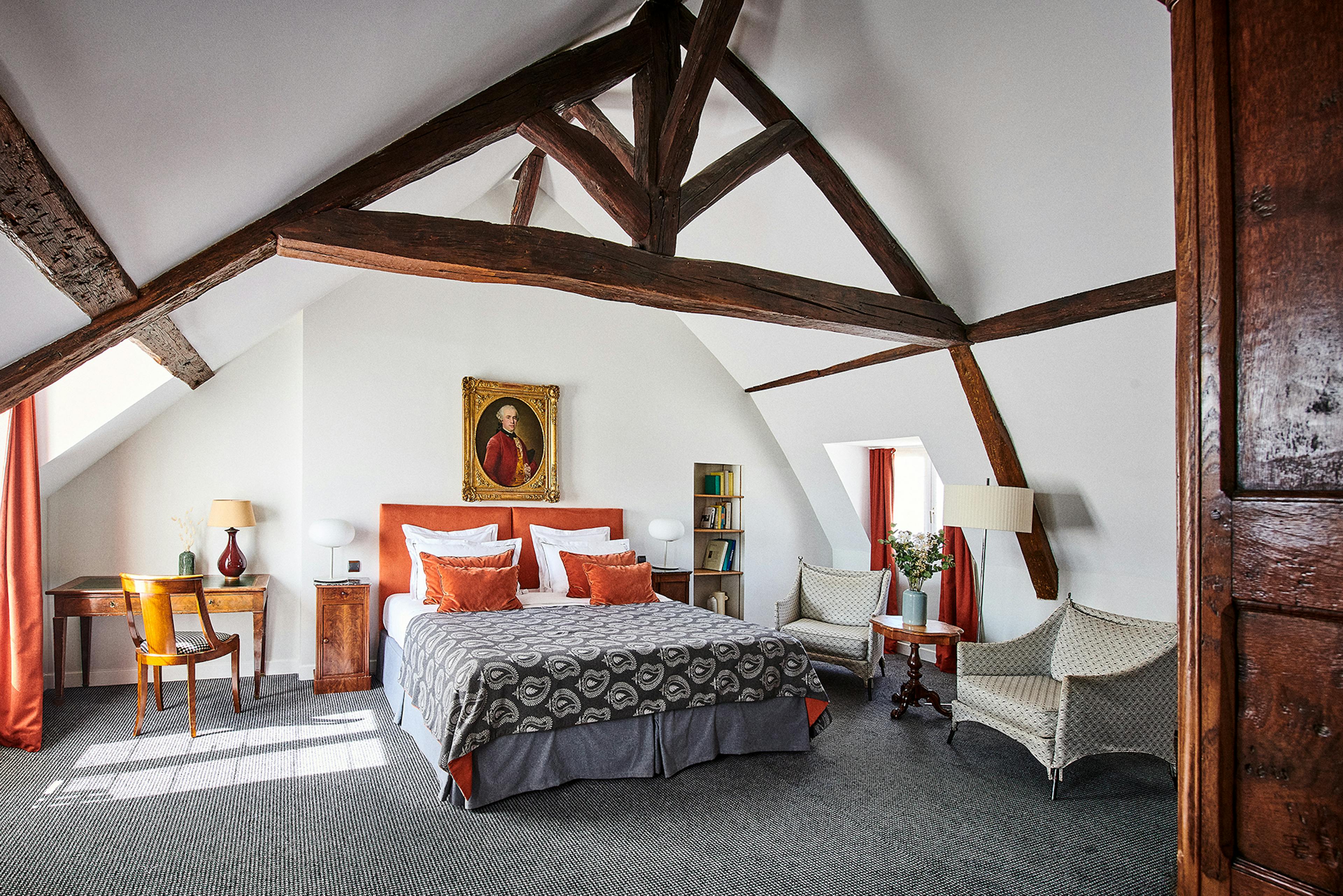 Hotel close to Arc de Triomphe in Paris