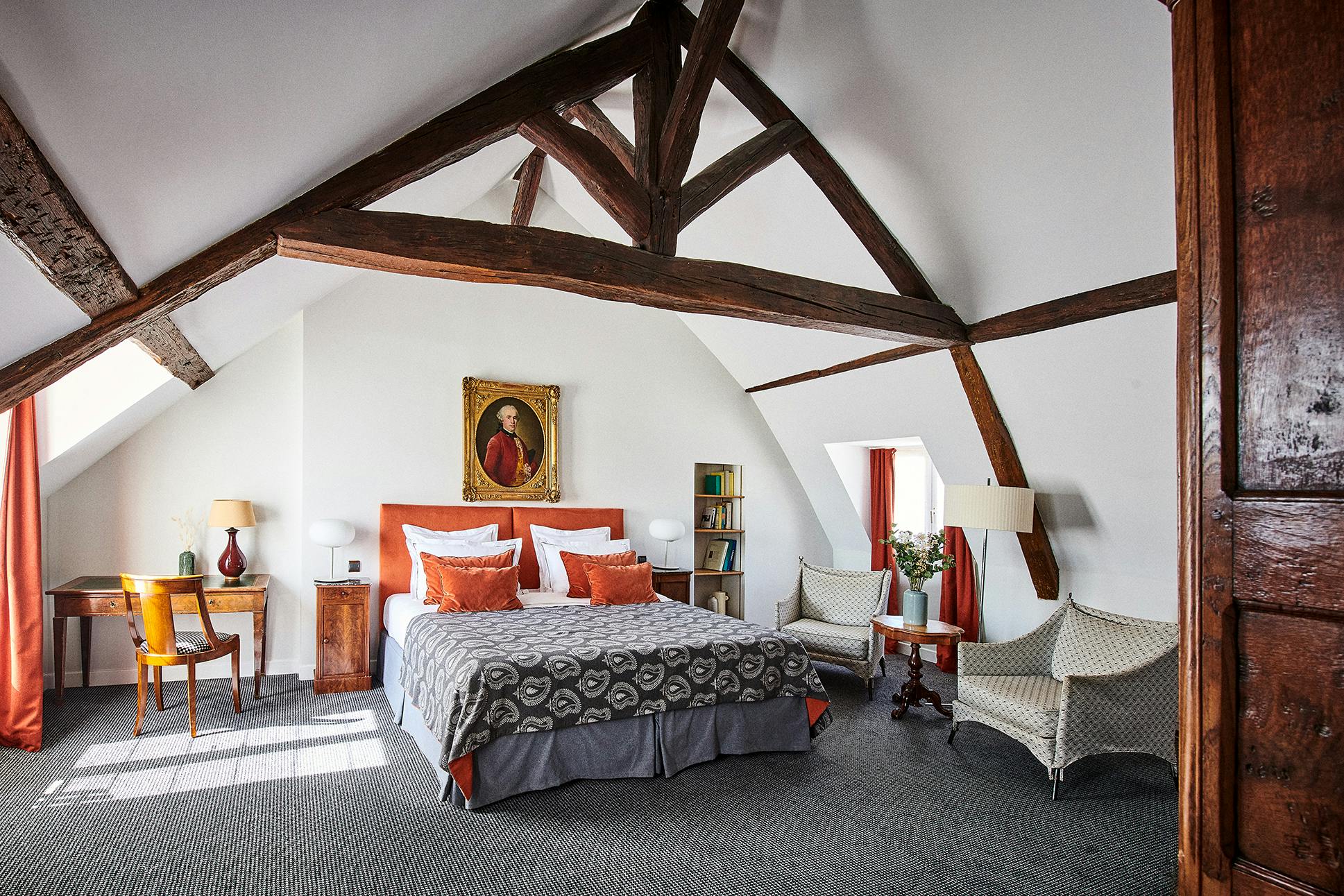 Hotel close to Arc de Triomphe in Paris