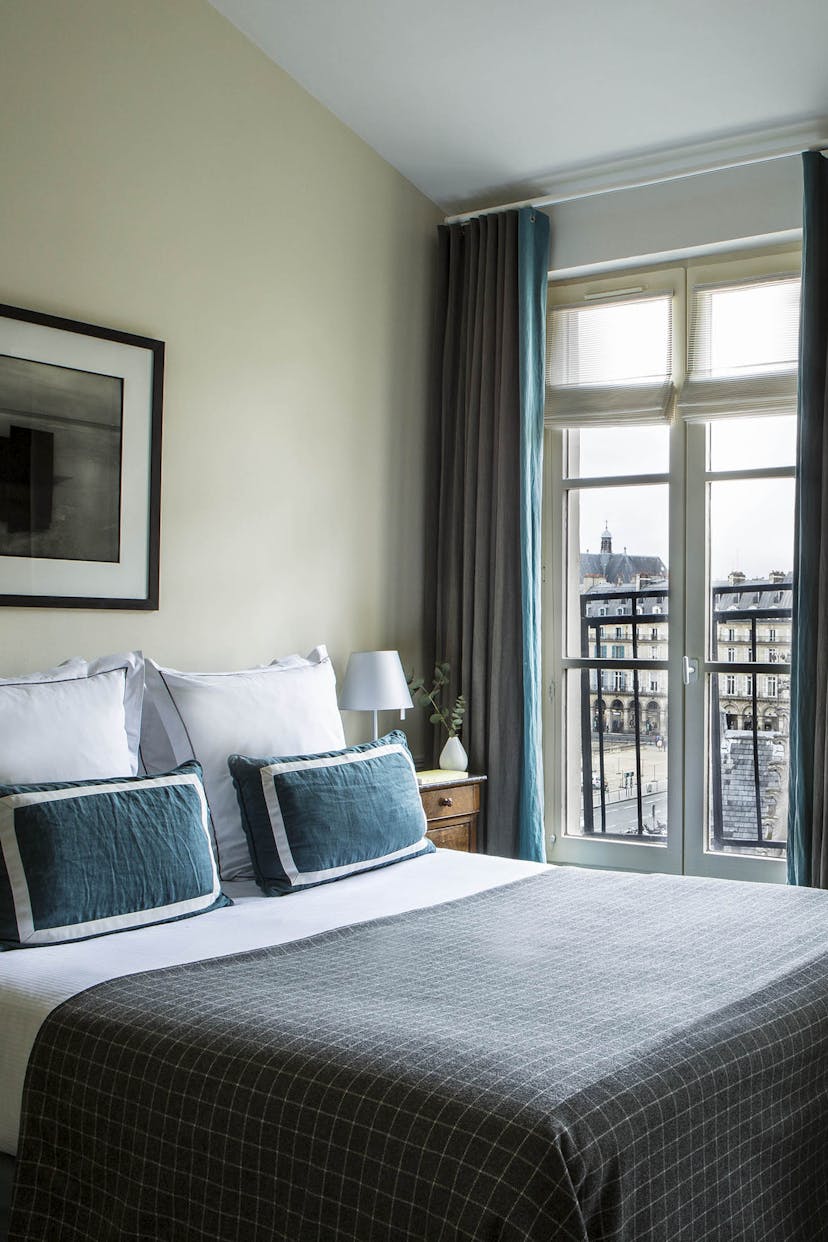 hotel paris centre near gare de lyon